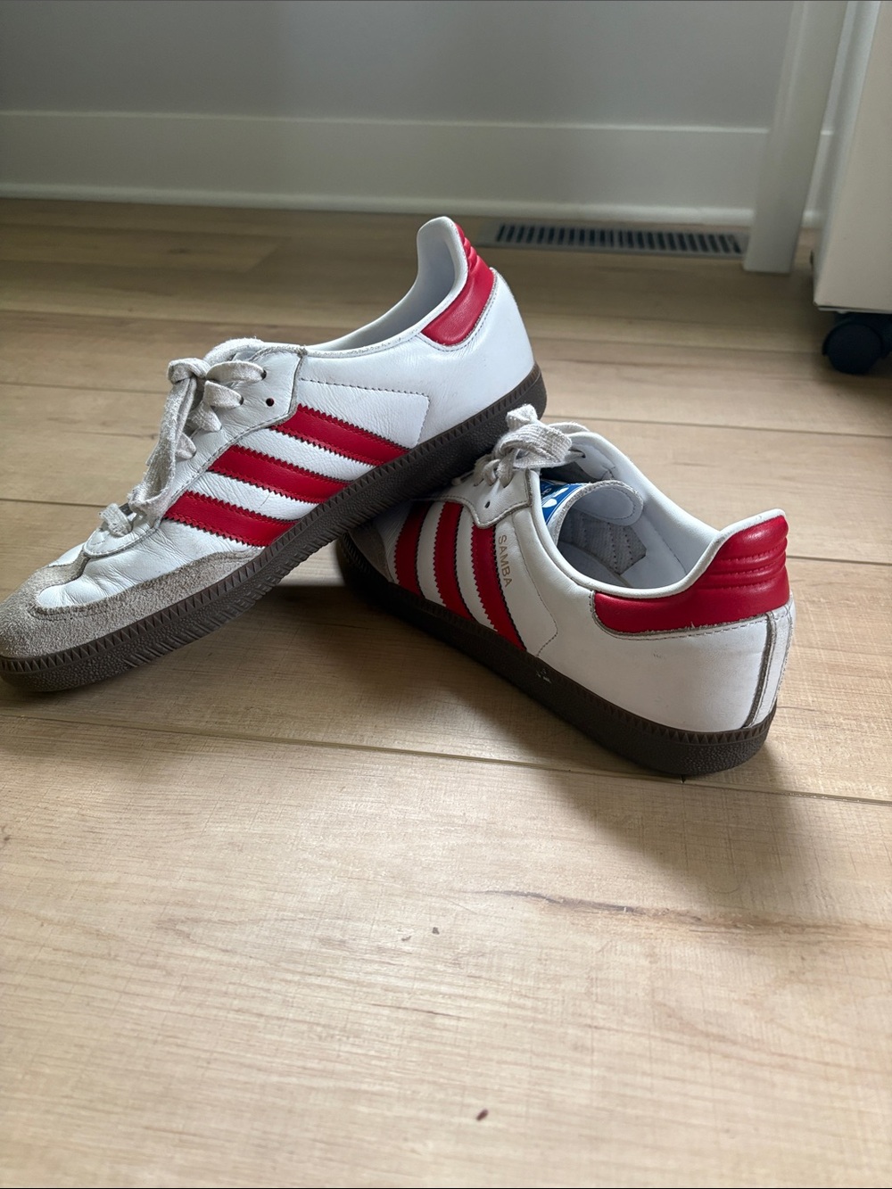 Samba adidas White Sneakers Red Stripes and Brown Gum Sole Mens 8 Women’s 9.5